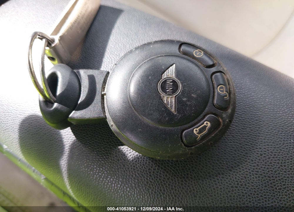 2014 MINI CONVERTIBLE COOPER VIN: WMWZN3C56ET861056