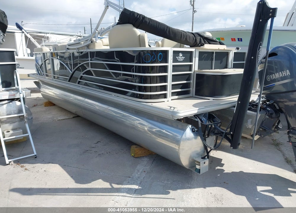 2017 SYLVAN BOAT VIN: SYL56876B717