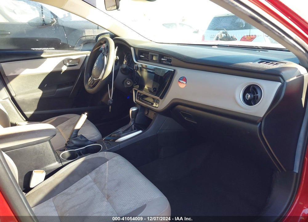 2019 TOYOTA COROLLA LE VIN: 2T1BURHE1KC135580