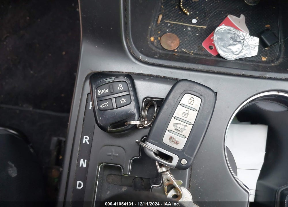 2011 KIA SORENTO LX V6 VIN: 5XYKTDA26BG112516
