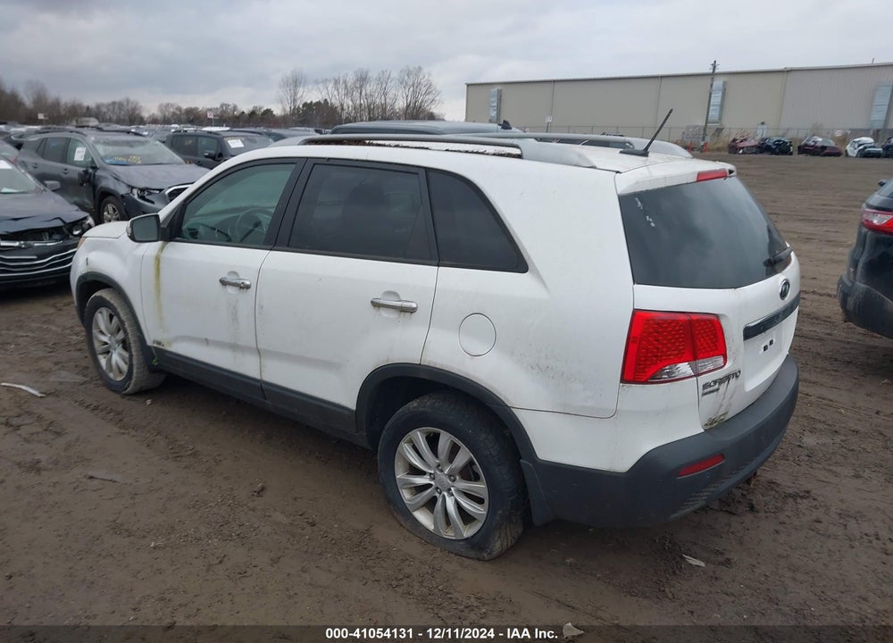 2011 KIA SORENTO LX V6 VIN: 5XYKTDA26BG112516