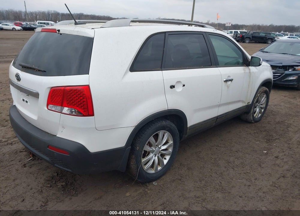 2011 KIA SORENTO LX V6 VIN: 5XYKTDA26BG112516