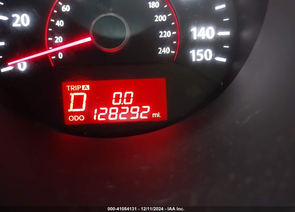 2011 KIA SORENTO LX V6 VIN: 5XYKTDA26BG112516