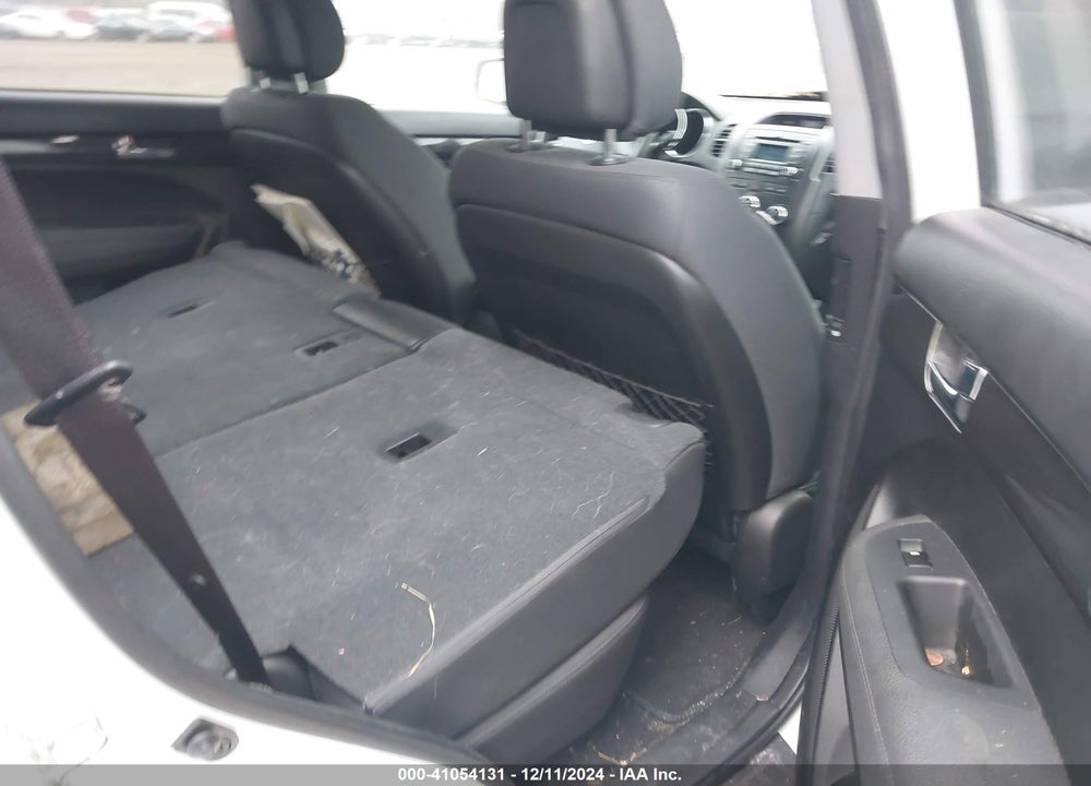2011 KIA SORENTO LX V6 VIN: 5XYKTDA26BG112516