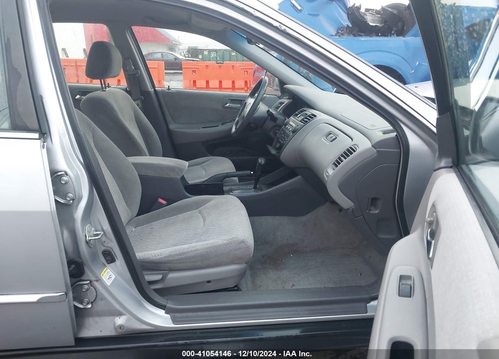 2002 HONDA ACCORD 2.3 LX VIN: 1HGCG56572A037408