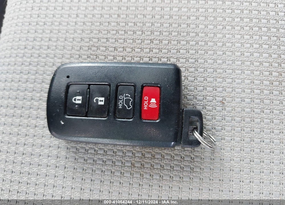 2017 TOYOTA RAV4 XLE VIN: 2T3RFREV8HW623369