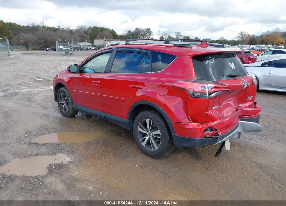 2017 TOYOTA RAV4 XLE VIN: 2T3RFREV8HW623369