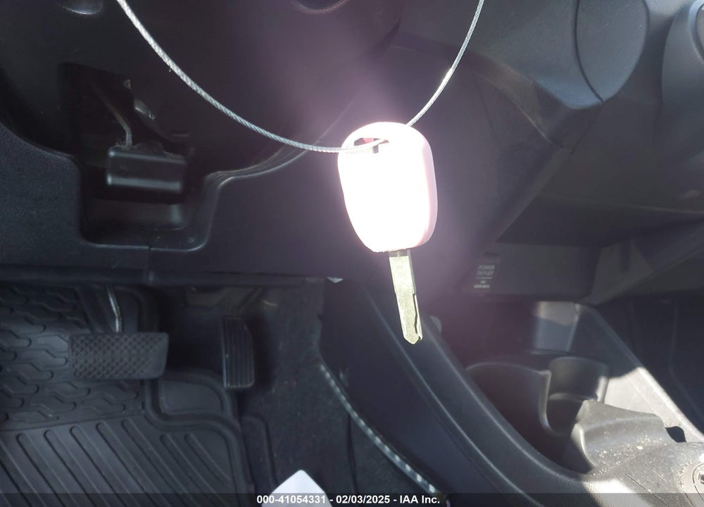 2011 HONDA FIT VIN: JHMGE8H52BC024380