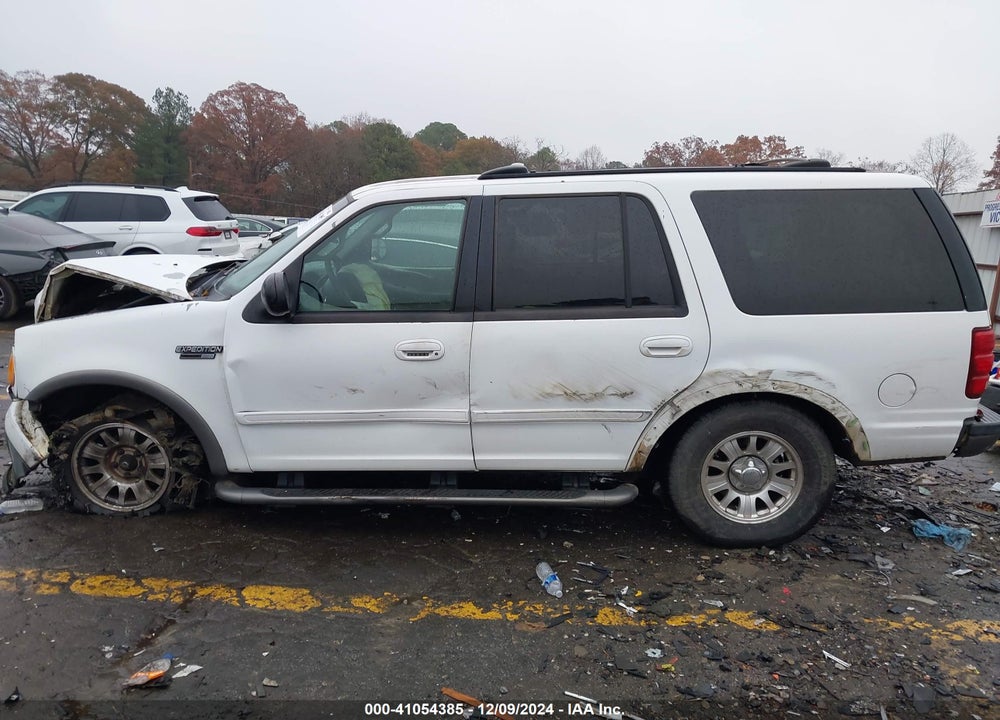 2000 FORD EXPEDITION XLT VIN: 1FMRU1564YLA85820