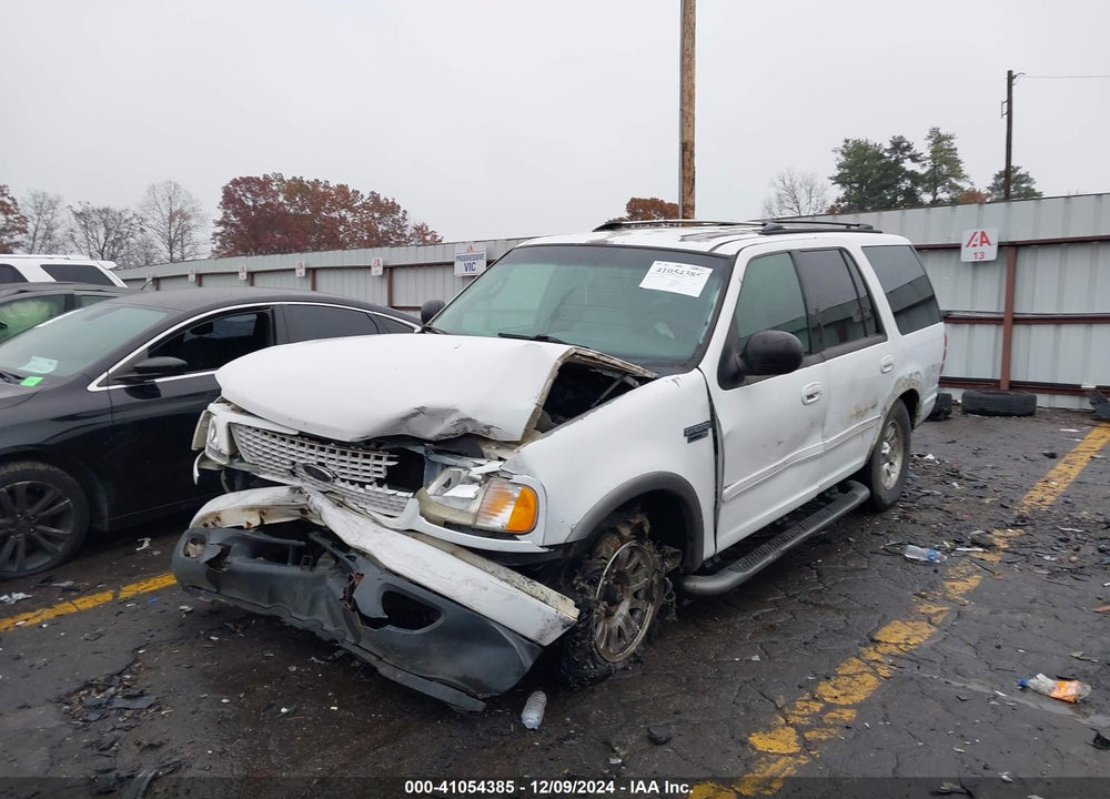 2000 FORD EXPEDITION XLT VIN: 1FMRU1564YLA85820