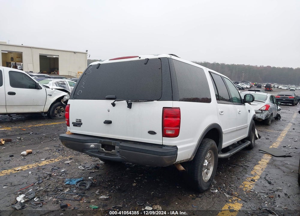 2000 FORD EXPEDITION XLT VIN: 1FMRU1564YLA85820
