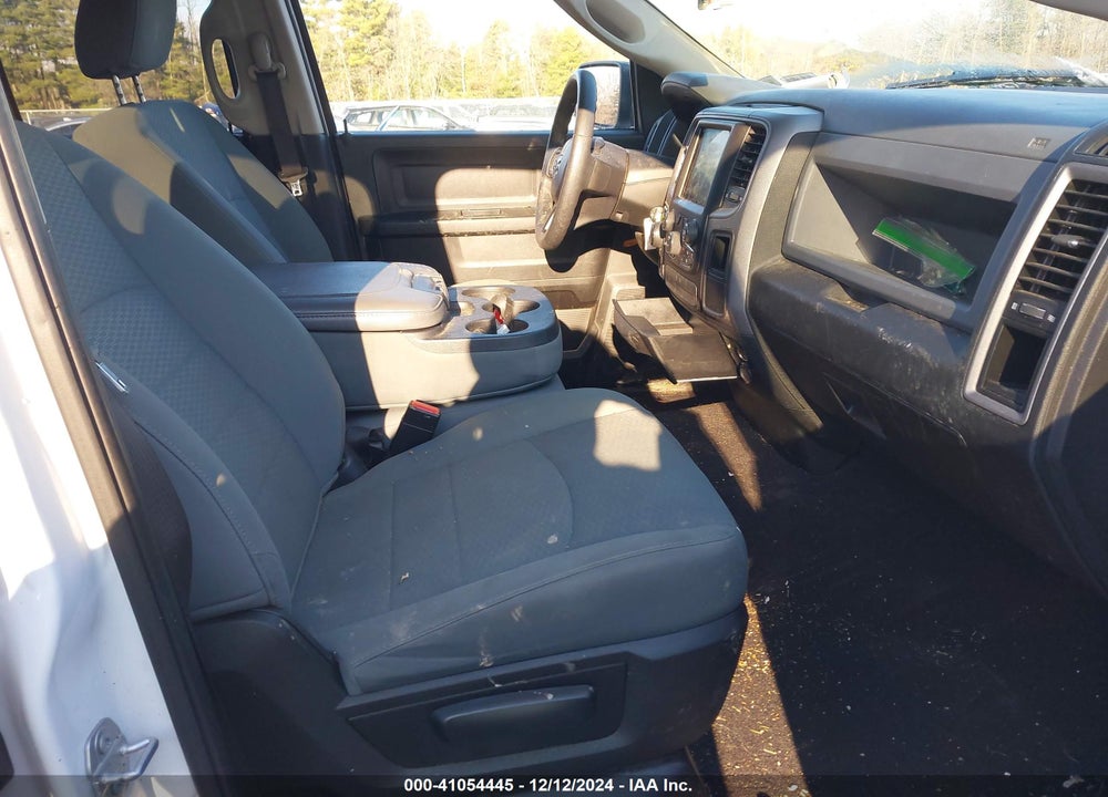 2019 RAM 1500 CLASSIC EXPRESS  4X4 6'4" BOX VIN: 1C6RR7FT9KS554224