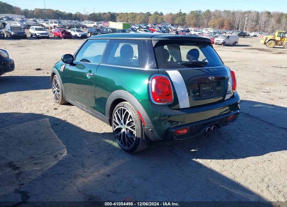 2018 MINI COOPER S VIN: WMWXP7C5XJ2C62172