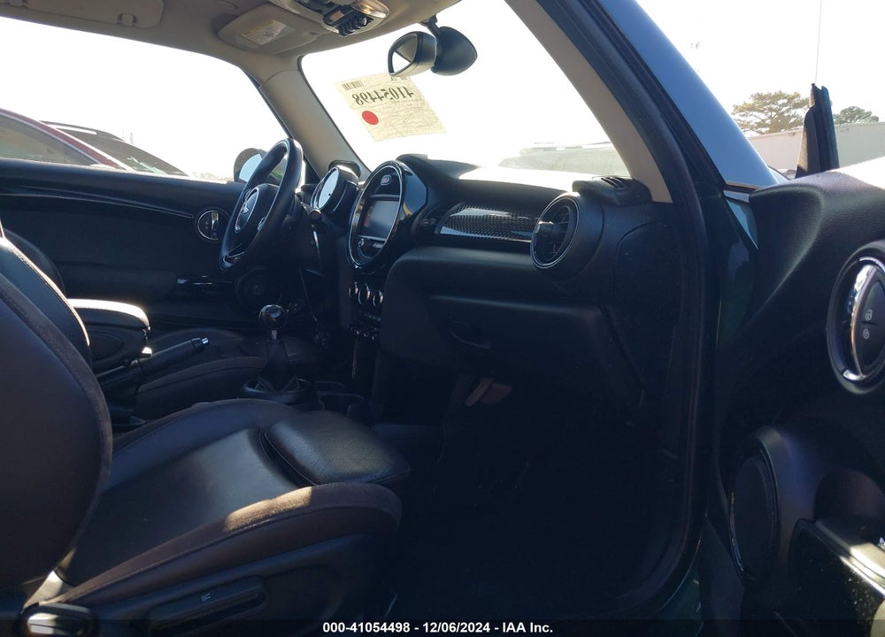2018 MINI COOPER S VIN: WMWXP7C5XJ2C62172