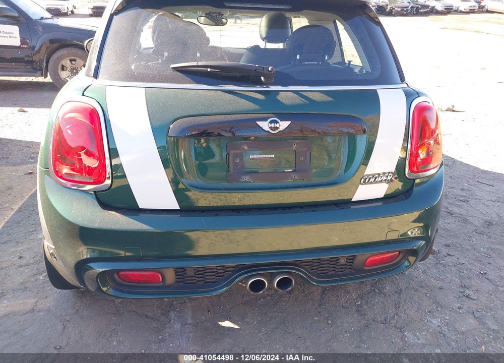 2018 MINI COOPER S VIN: WMWXP7C5XJ2C62172