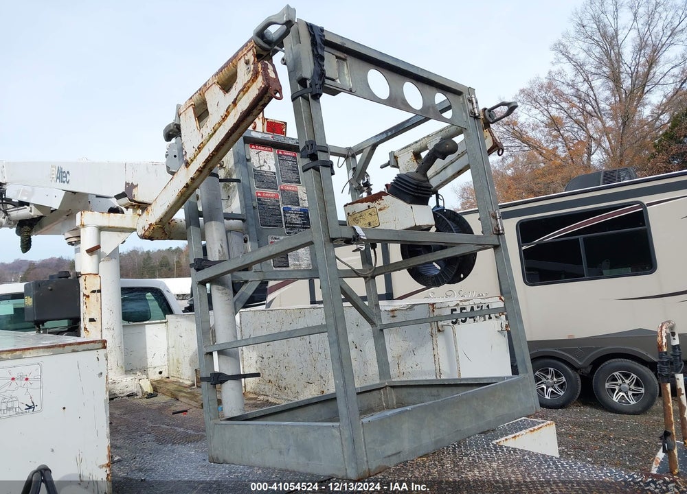 2014 FORD F-550 CHASSIS XL VIN: 1FDUF5GT3EEA81126
