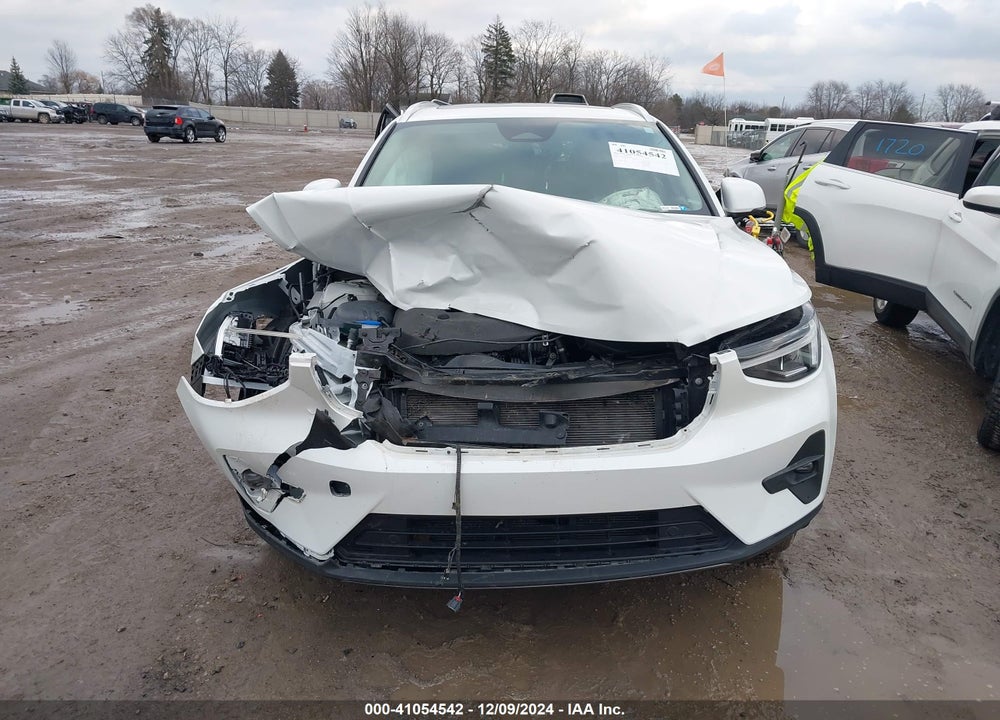 2024 VOLVO XC40 B5 PLUS BRIGHT THEME VIN: YV4L12UE5R2339783
