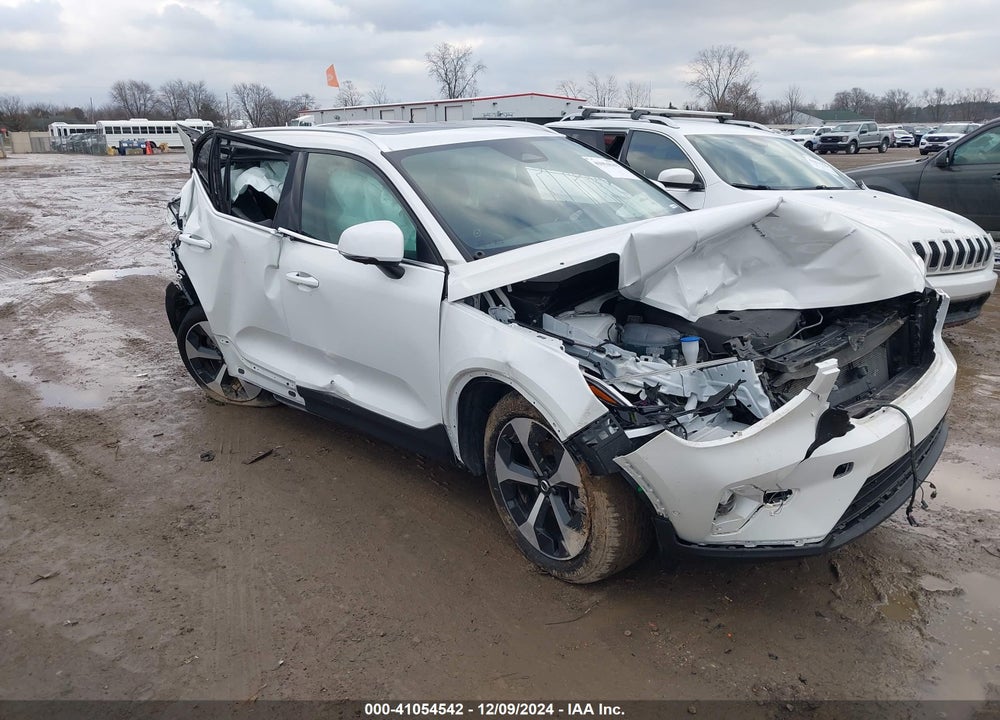 2024 VOLVO XC40 B5 PLUS BRIGHT THEME VIN: YV4L12UE5R2339783