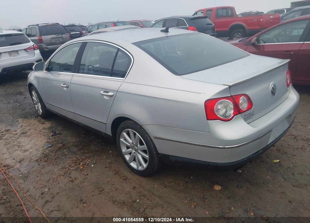 2010 VOLKSWAGEN PASSAT KOMFORT VIN: WVWJK7AN7AE091046