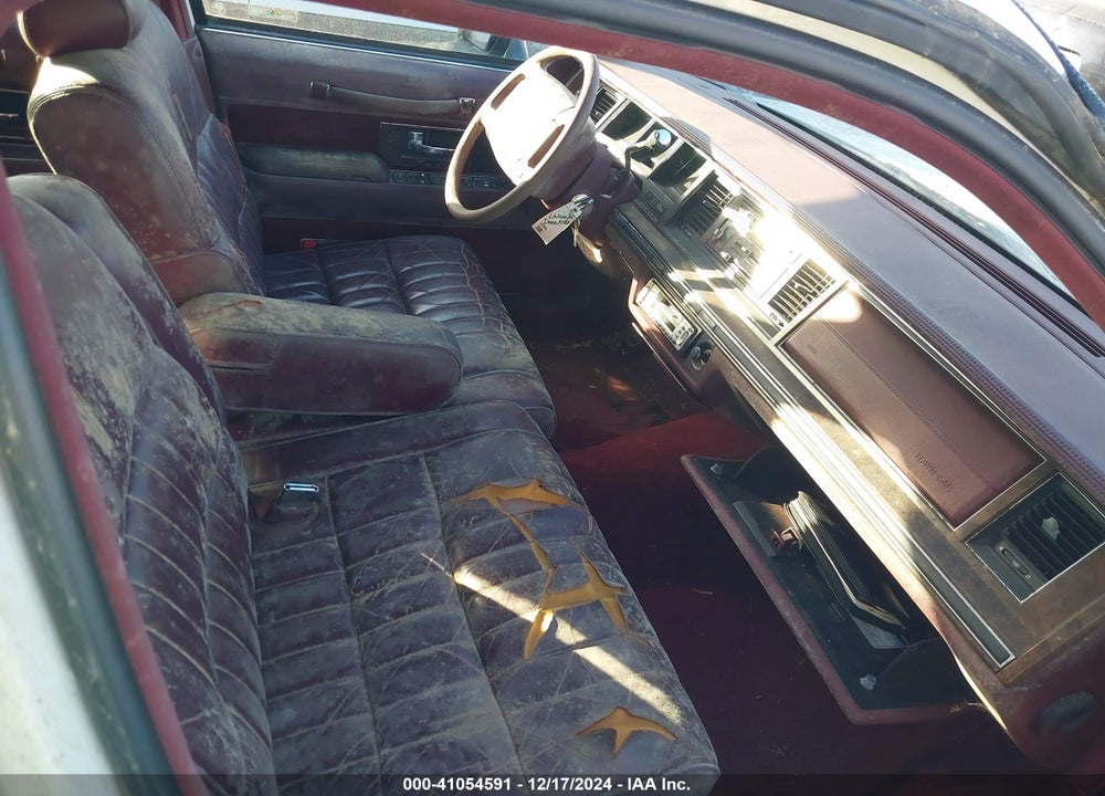 1990 LINCOLN TOWN CAR VIN: 1LNLM81FXLY723424