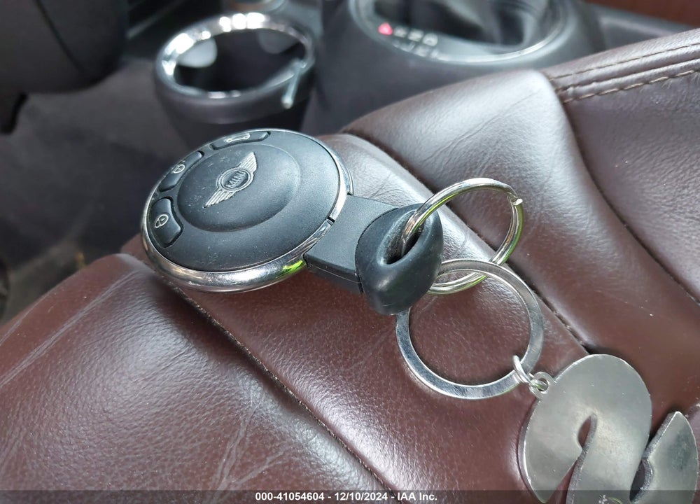 2012 MINI COOPER VIN: WMWZN3C50CT135139