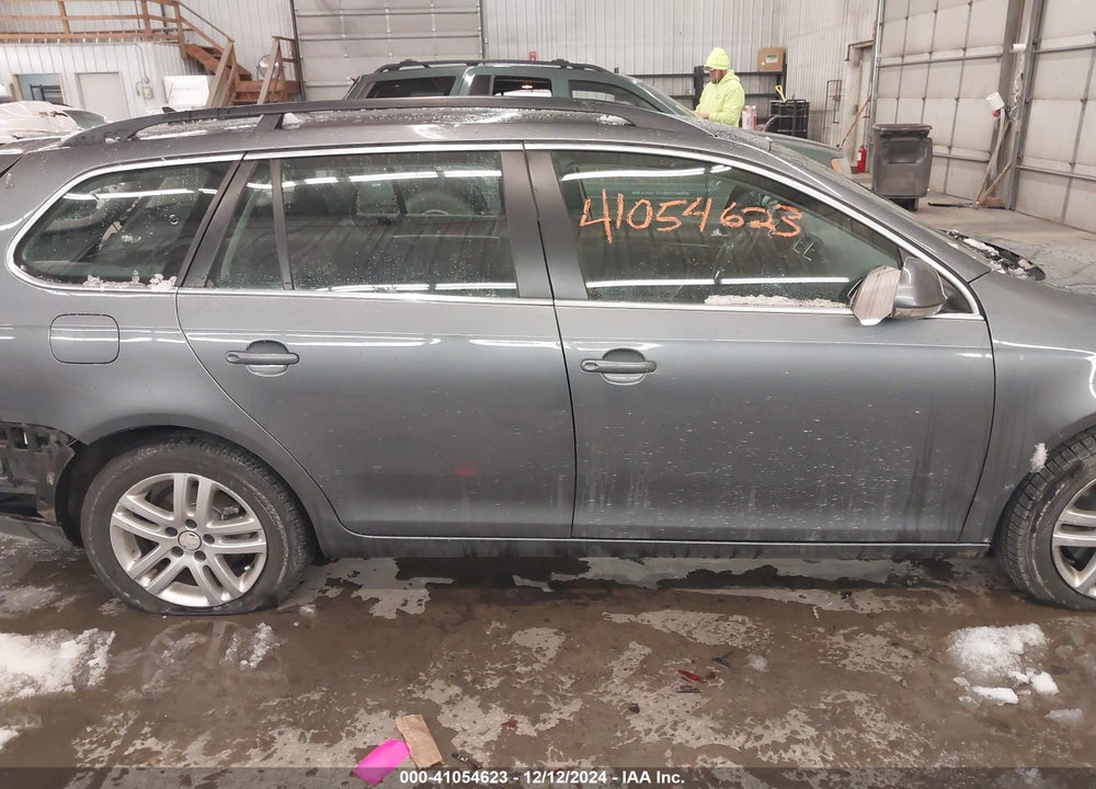 2011 VOLKSWAGEN JETTA SPORTWAGEN 2.0L TDI VIN: 3VWPL7AJ9BM650657