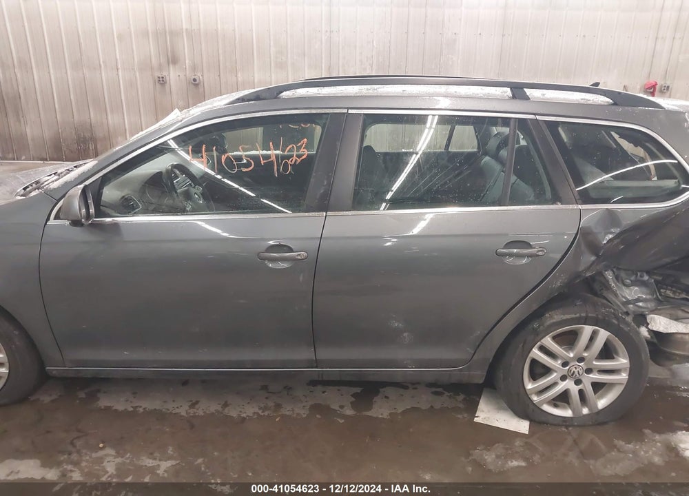 2011 VOLKSWAGEN JETTA SPORTWAGEN 2.0L TDI VIN: 3VWPL7AJ9BM650657