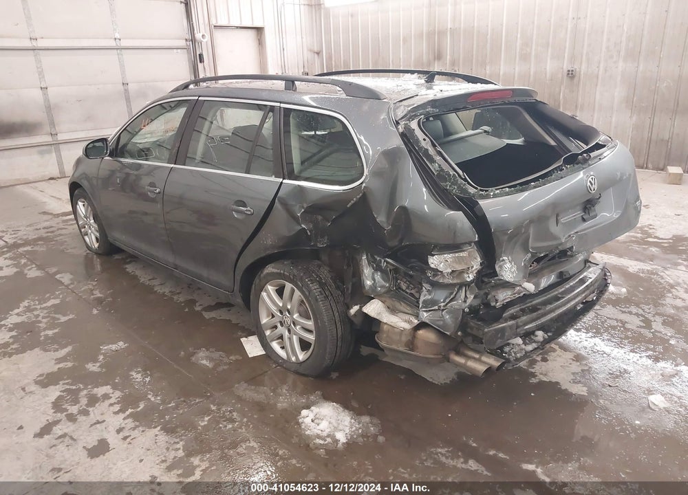 2011 VOLKSWAGEN JETTA SPORTWAGEN 2.0L TDI VIN: 3VWPL7AJ9BM650657
