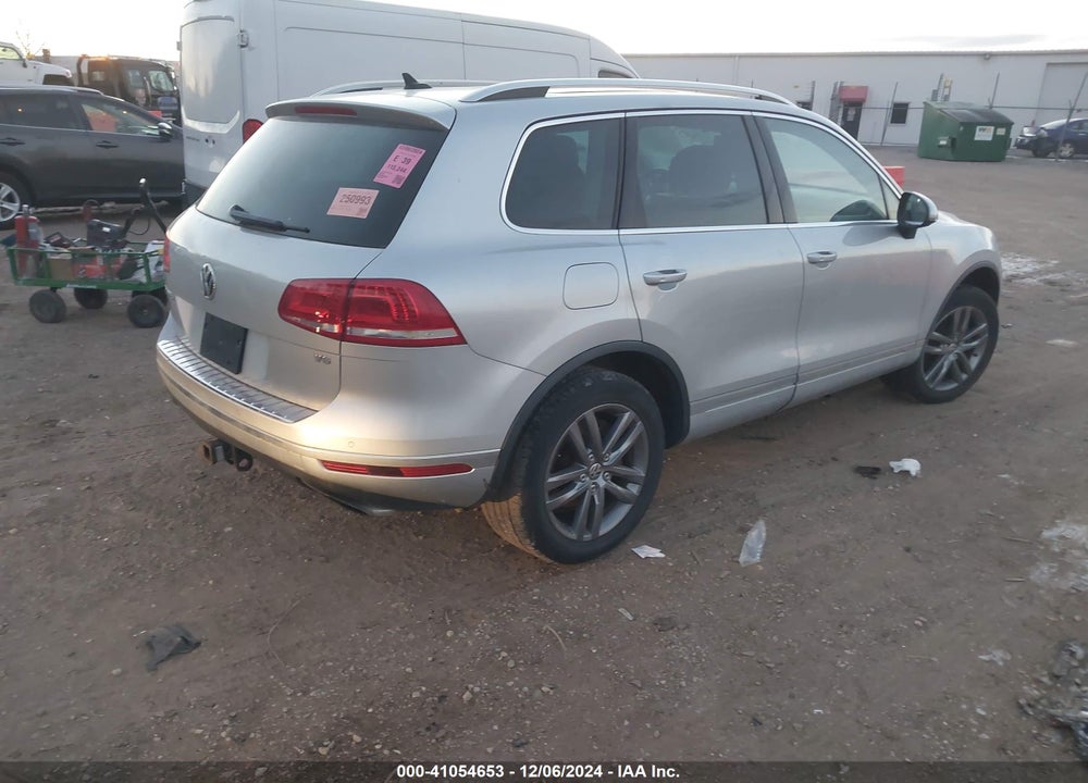 2016 VOLKSWAGEN TOUAREG VIN: WVGEF9BP2GD010305