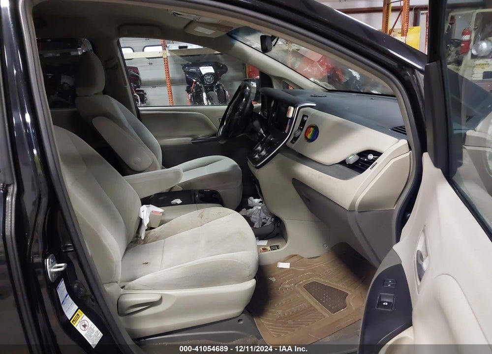 2017 TOYOTA SIENNA VIN: 5TDJZ3DC8HS177307