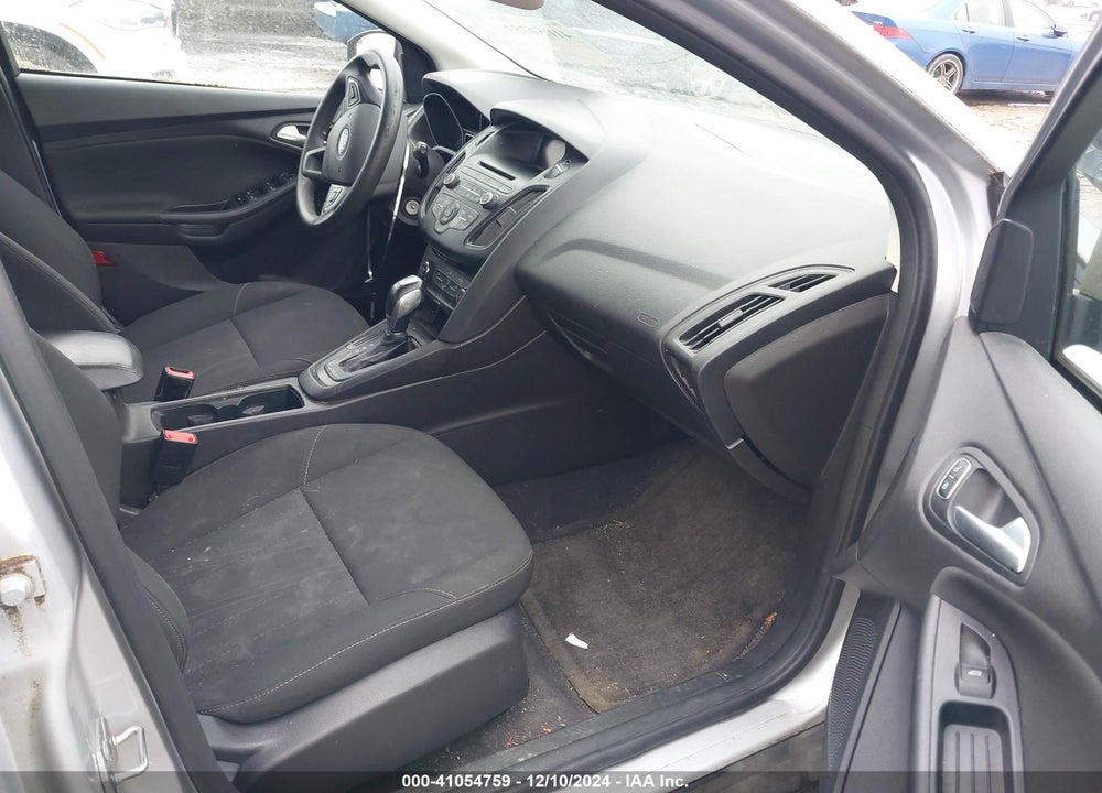 2015 FORD FOCUS SE VIN: 1FADP3K24FL222826