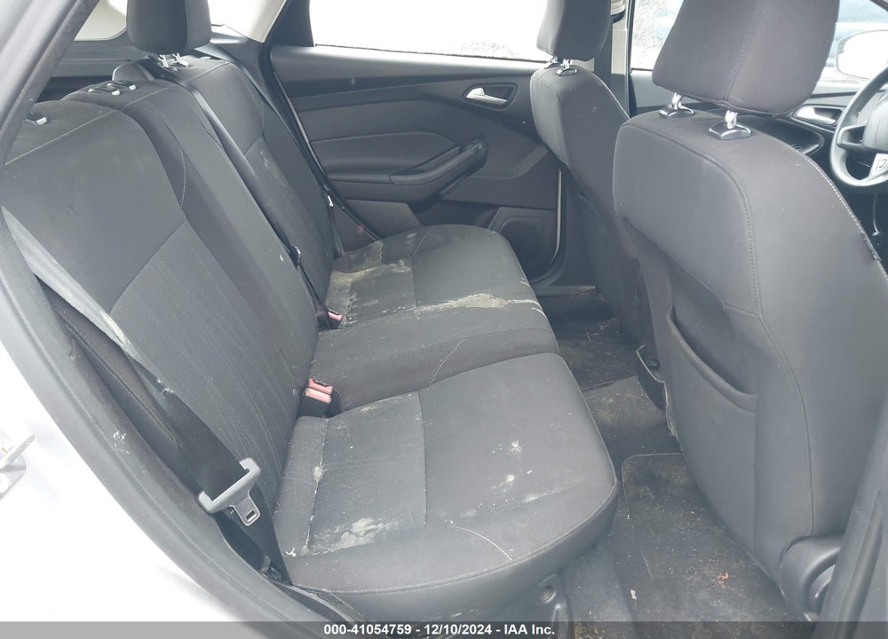 2015 FORD FOCUS SE VIN: 1FADP3K24FL222826
