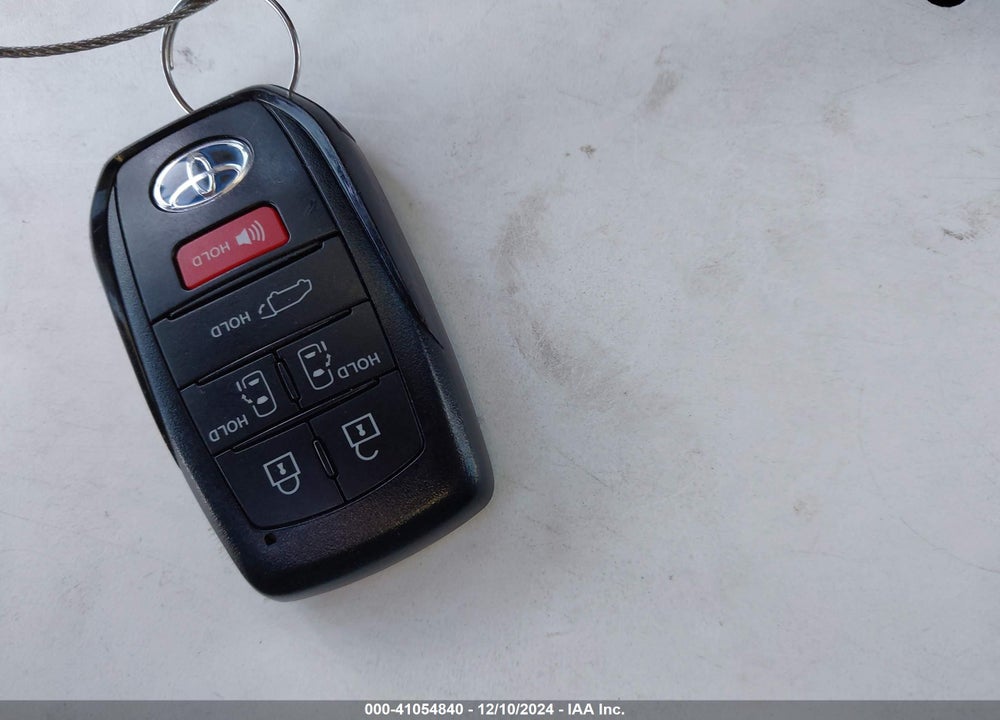 2022 TOYOTA SIENNA XLE VIN: 5TDYRKEC7NS128893