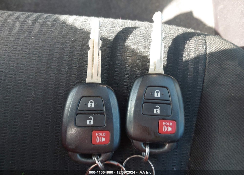 2018 TOYOTA RAV4 LE VIN: 2T3ZFREV6JW503527