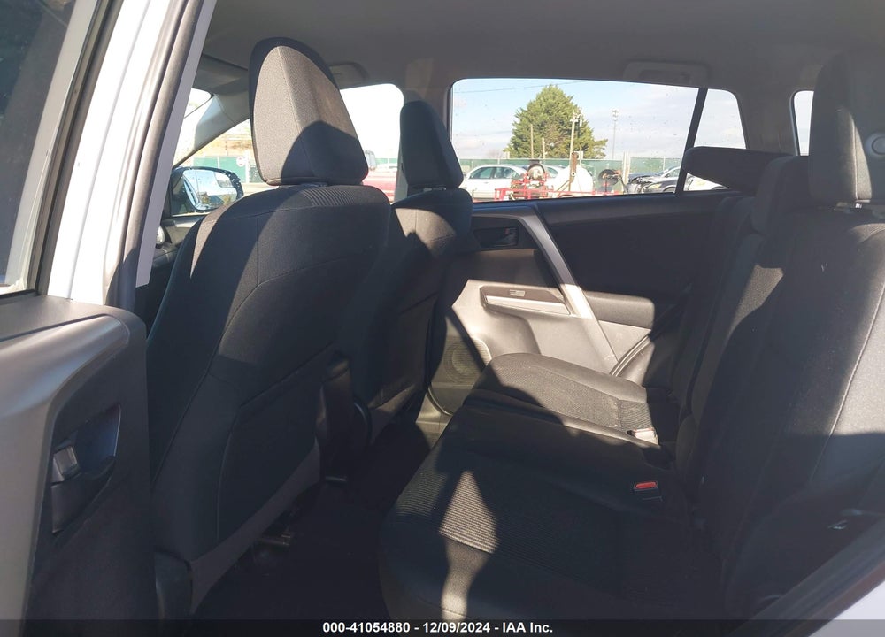 2018 TOYOTA RAV4 LE VIN: 2T3ZFREV6JW503527