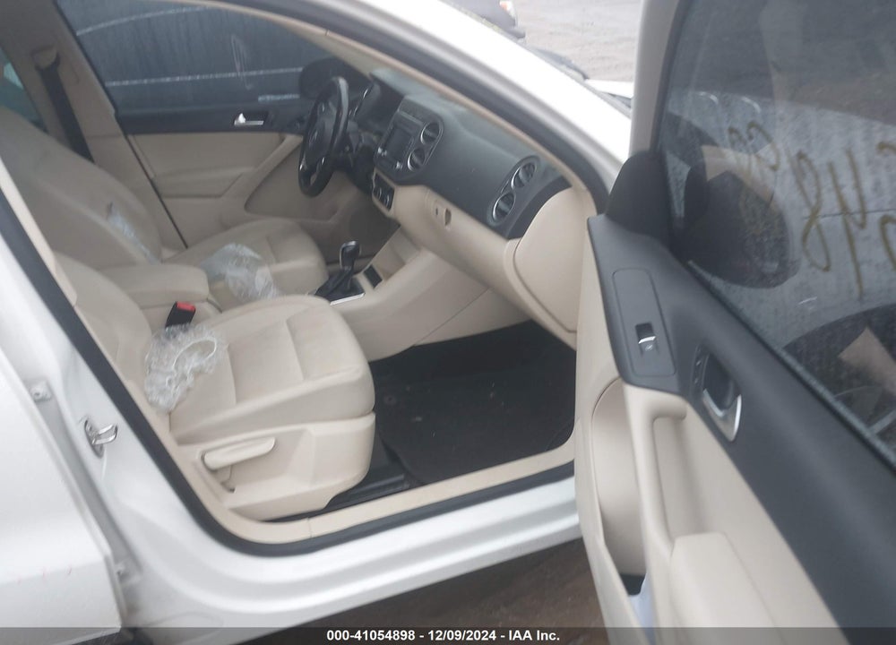 2012 VOLKSWAGEN TIGUAN SE VIN: WVGBV7AX8CW548811