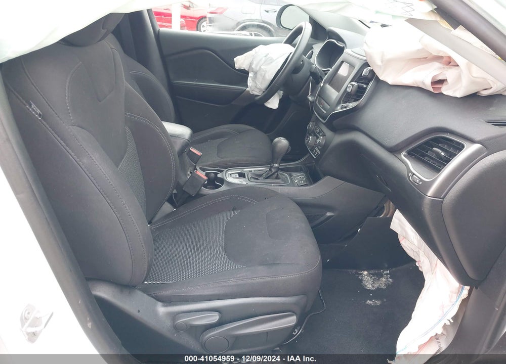 2019 CHEROKEE JEEP  LATITUDE VIN: 1C4PJLCB3KD149637