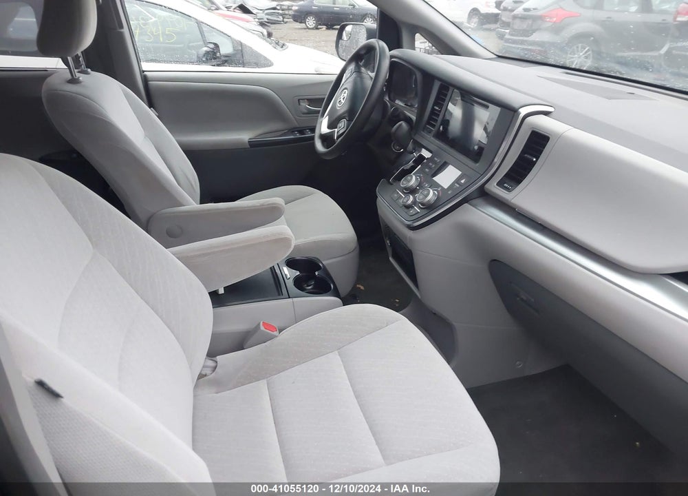 2017 TOYOTA SIENNA LE 8 PASSENGER VIN: 5TDKZ3DC3HS832266