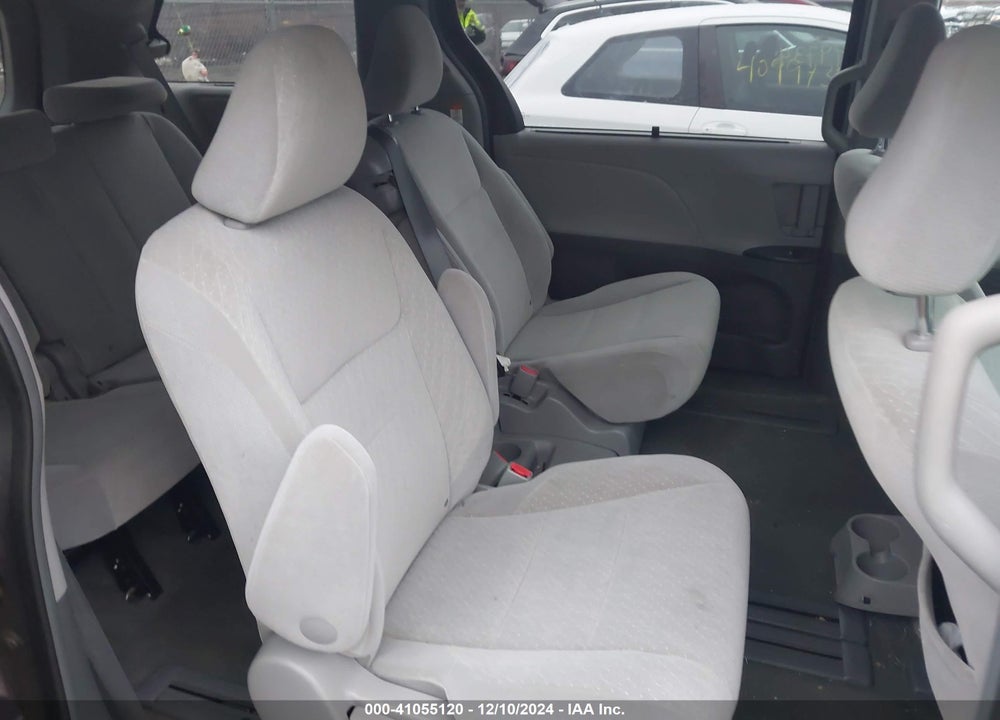 2017 TOYOTA SIENNA LE 8 PASSENGER VIN: 5TDKZ3DC3HS832266
