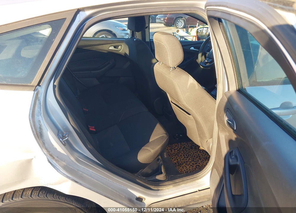 2018 FORD FOCUS SE VIN: 1FADP3K24JL212452