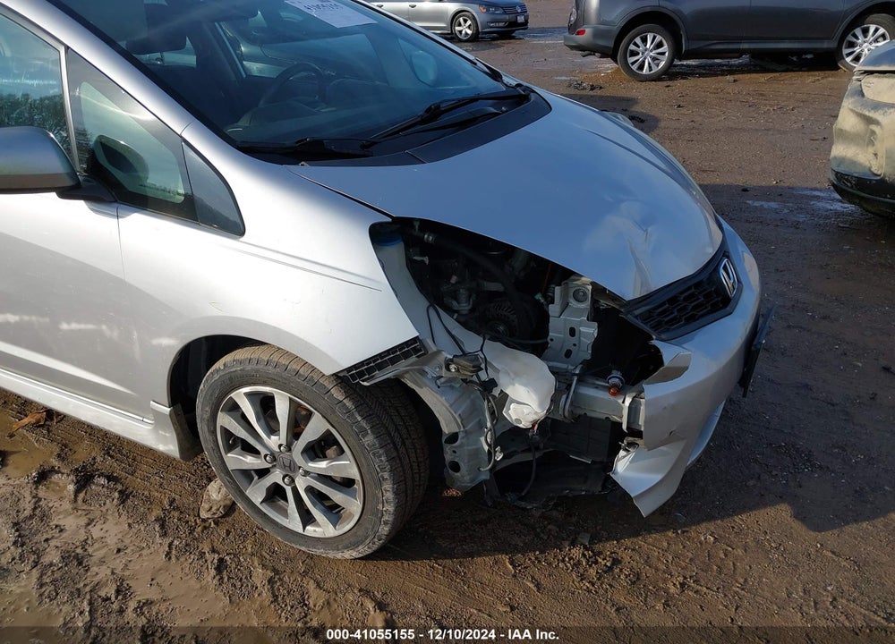 2013 HONDA FIT SPORT VIN: JHMGE8H58DC047438