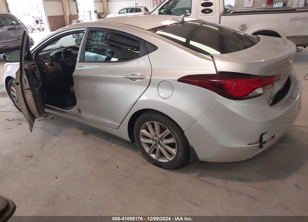 2016 HYUNDAI ELANTRA VIN: 5NPDH4AE4GH657375