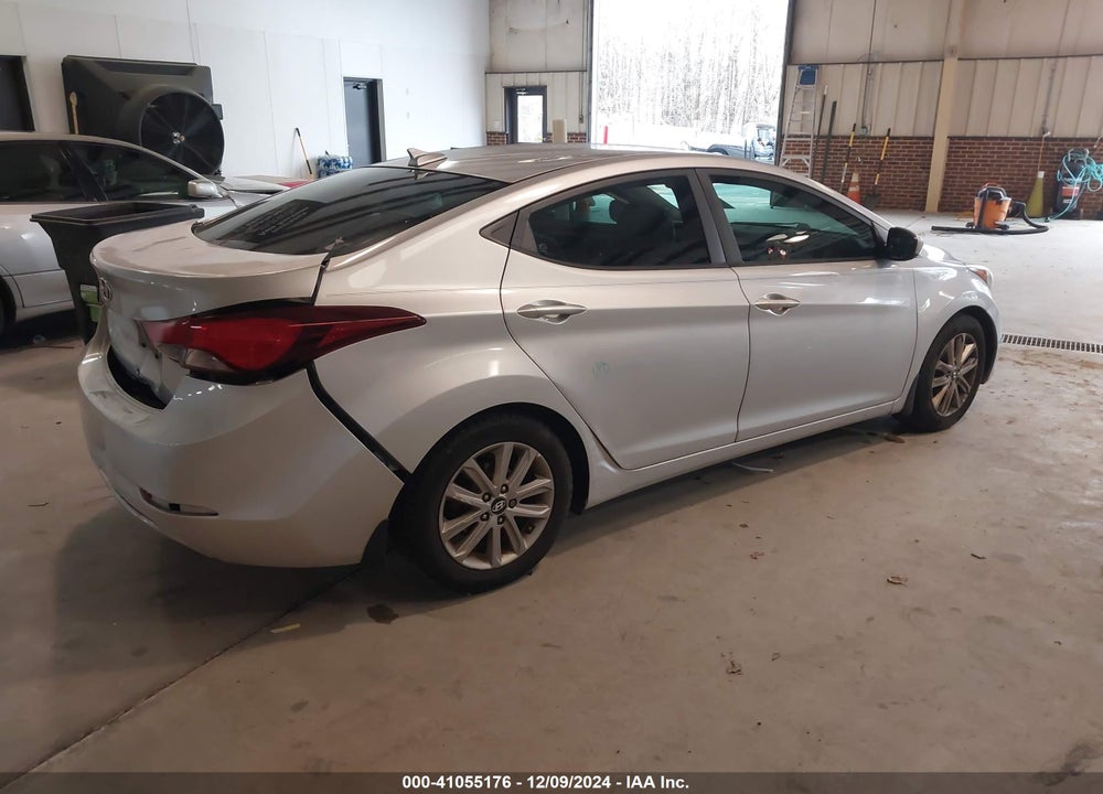 2016 HYUNDAI ELANTRA VIN: 5NPDH4AE4GH657375