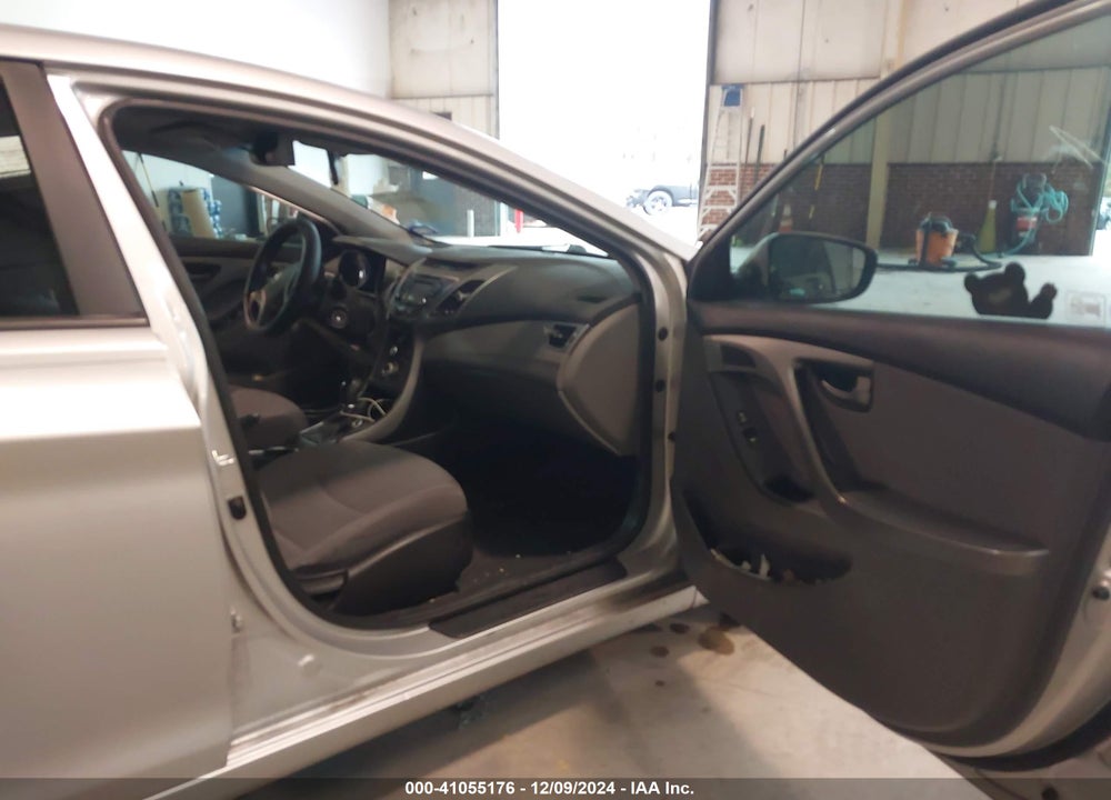 2016 HYUNDAI ELANTRA VIN: 5NPDH4AE4GH657375