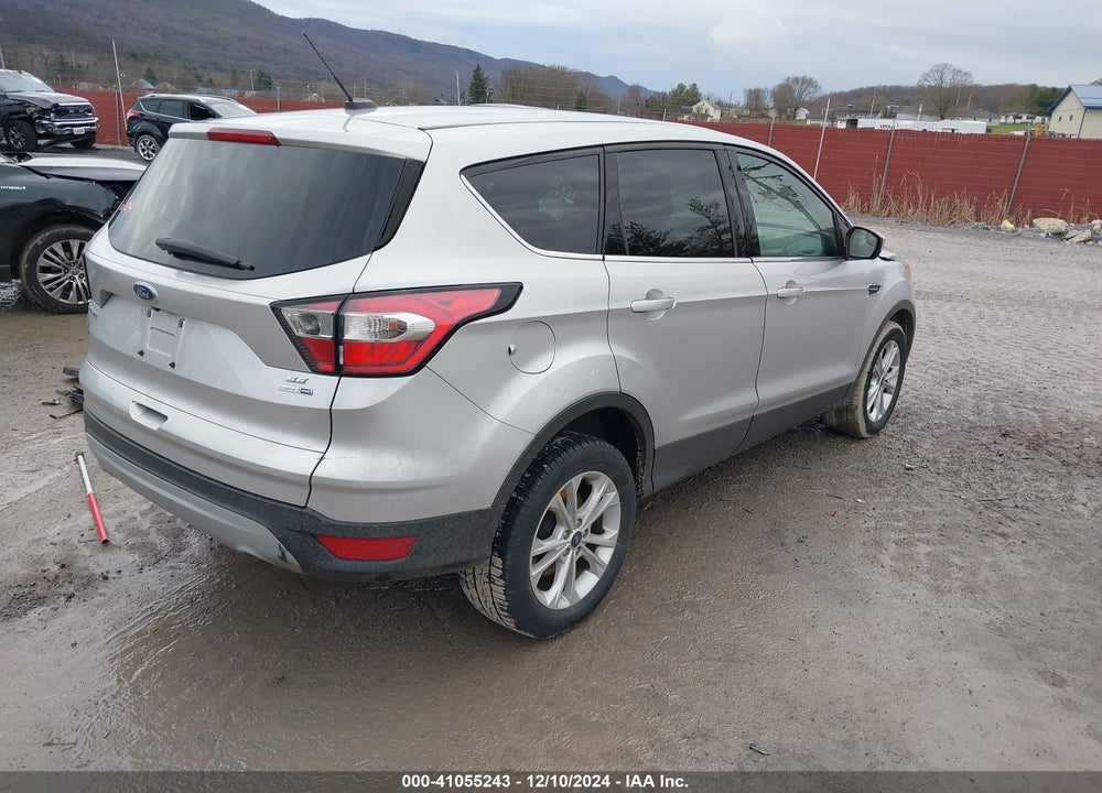 2017 FORD ESCAPE SE VIN: 1FMCU9GD1HUC06104
