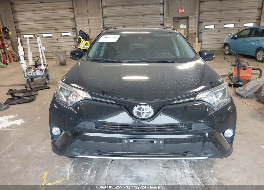 2017 TOYOTA RAV4 XLE VIN: 2T3RFREV8HW663726