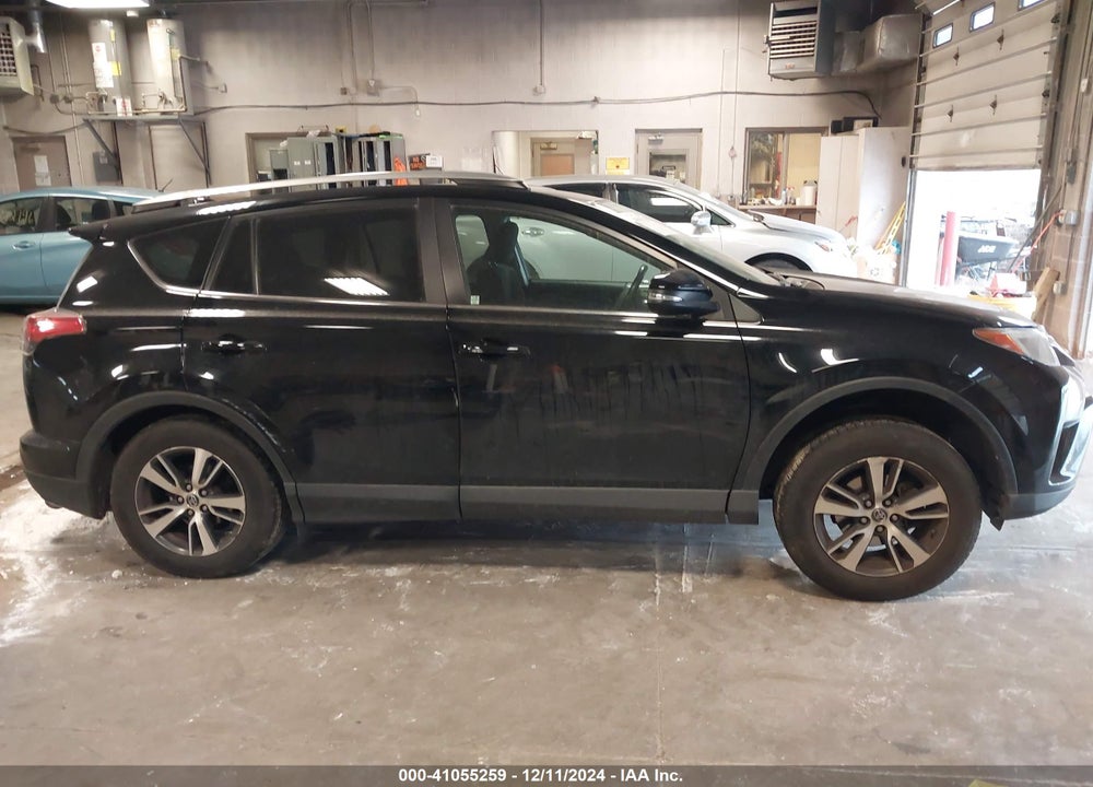 2017 TOYOTA RAV4 XLE VIN: 2T3RFREV8HW663726