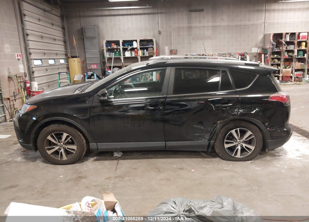 2017 TOYOTA RAV4 XLE VIN: 2T3RFREV8HW663726