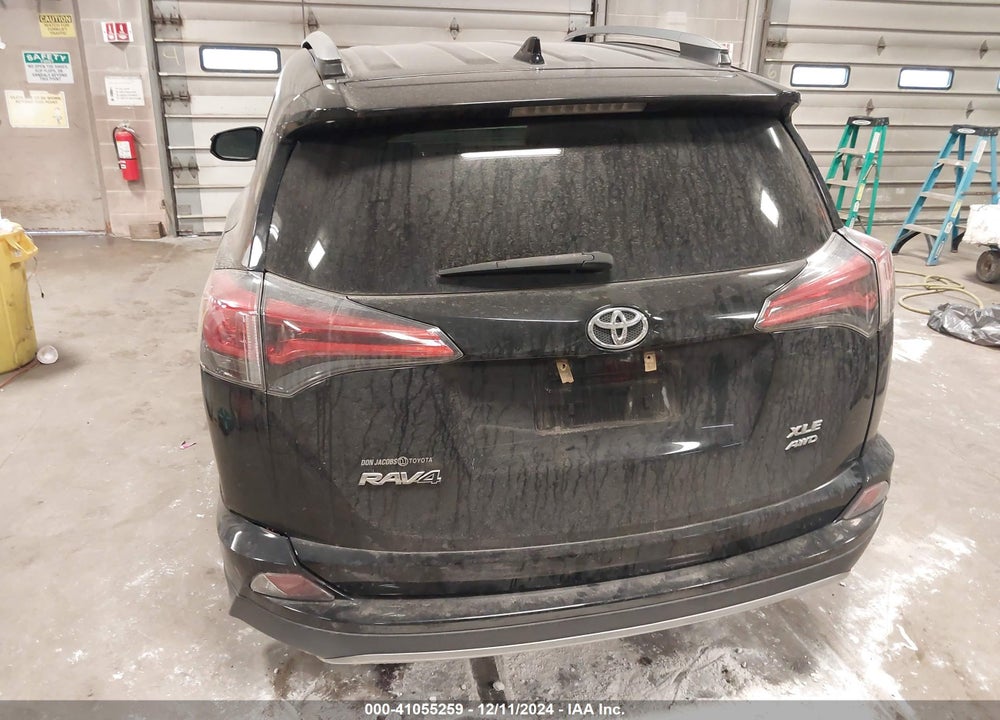 2017 TOYOTA RAV4 XLE VIN: 2T3RFREV8HW663726