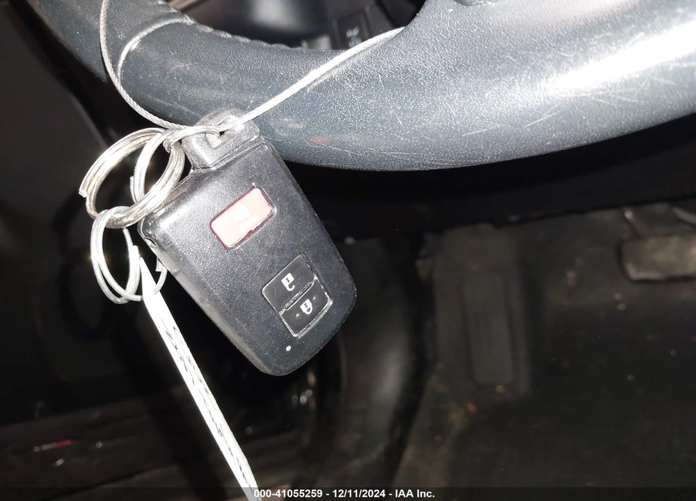 2017 TOYOTA RAV4 XLE VIN: 2T3RFREV8HW663726